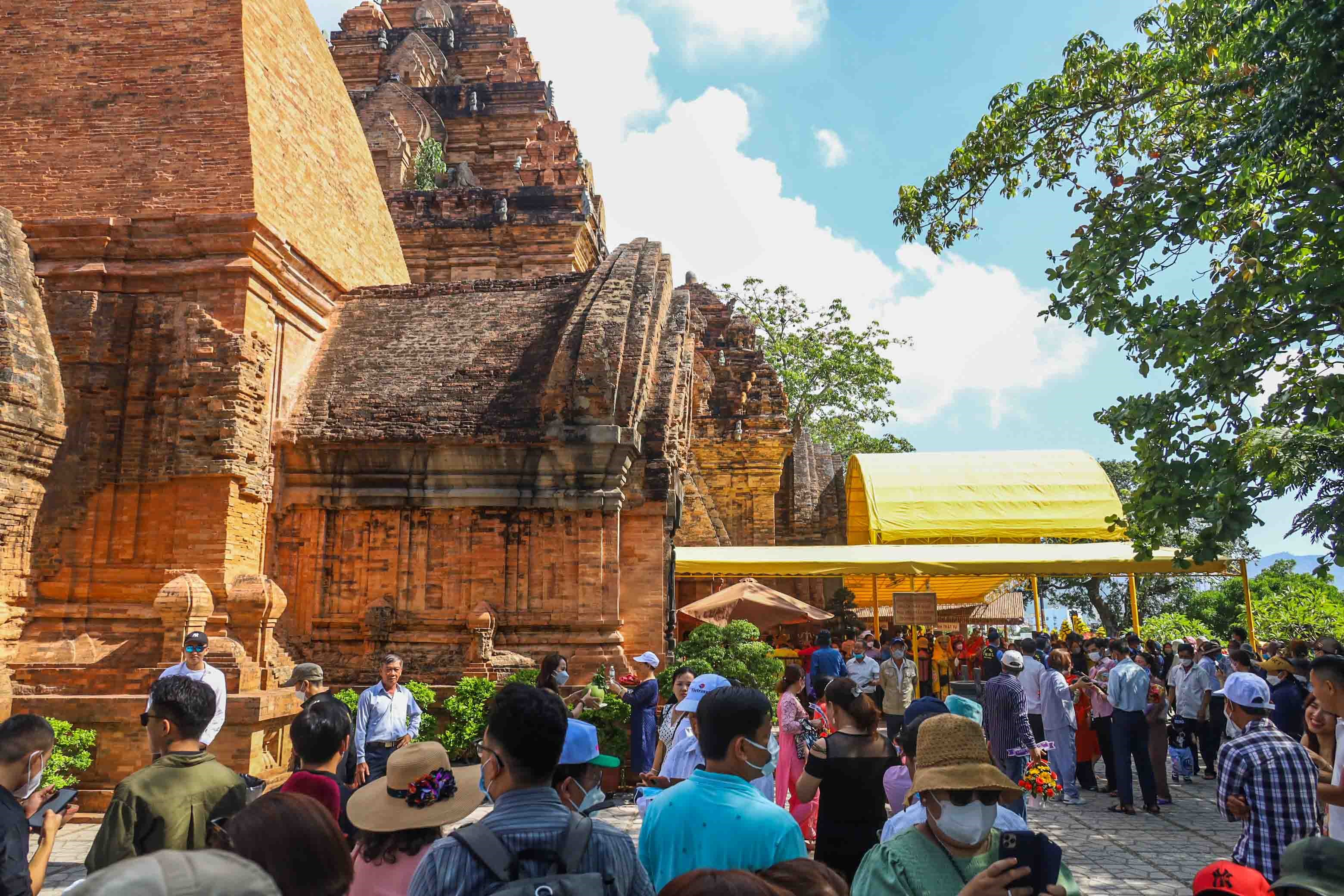 khong-gian-di-tich-thap-ba